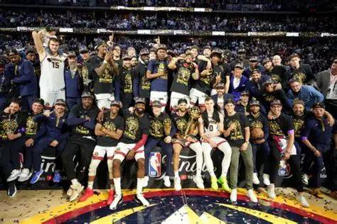 加时末段体能课后;纽约尼克斯强势反弹备战英超;球迷炸锅;更衣室氛围转暖的简单介绍 加时末段体能课后;纽约尼克斯强势反弹备战英超;球迷炸锅;更衣室氛围转暖的简单介绍